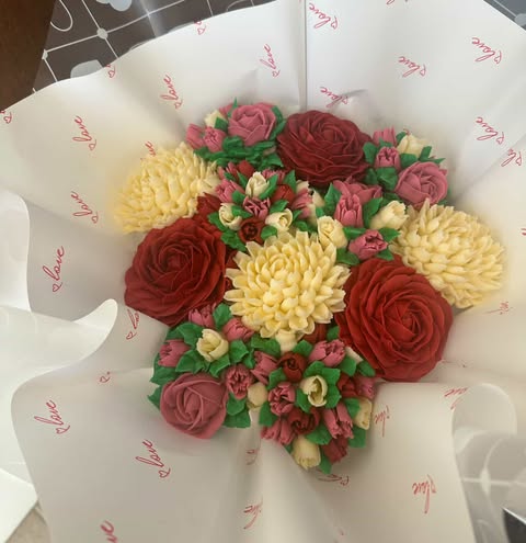 Love Cupcake Bouquet -12 pcs