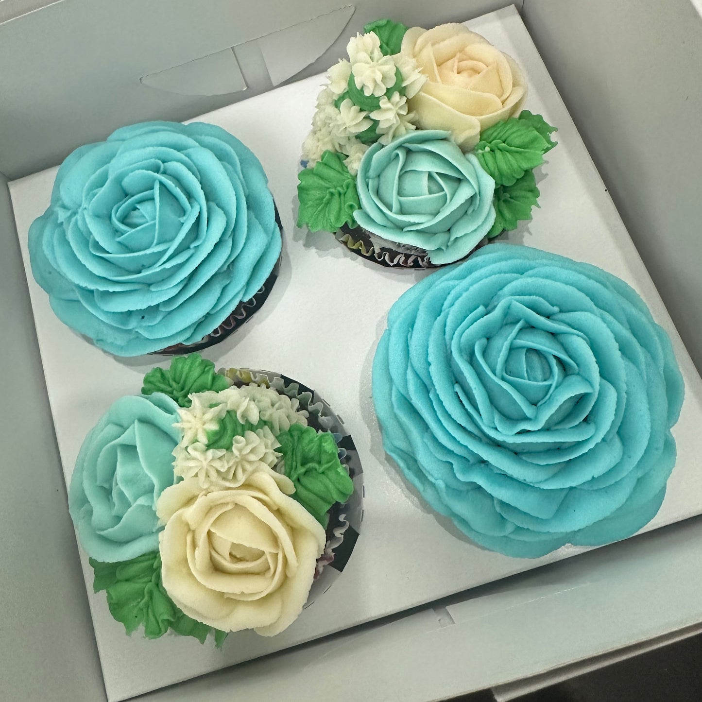 Blue Roses flowers box