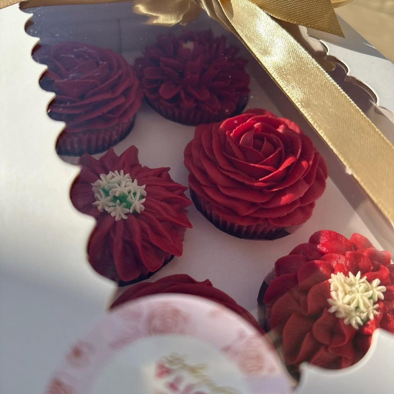 Elegant red flowers box